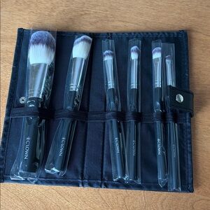 Crown 6 pc Syntho Makeup Brush Set Silver & Black